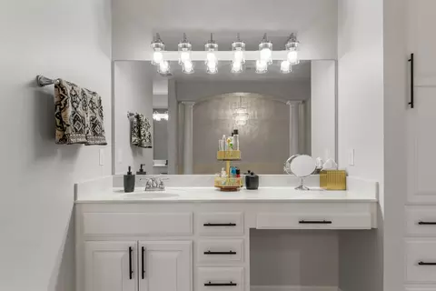 Bath - 1612 E Phoenix St, Broken Arrow, OK 74011 photo 2 of 5