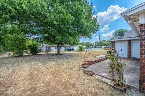 Exterior - 210 S 8th, Davis, OK 73030 photo 6 of 6