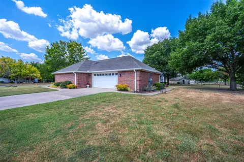 Exterior - 210 S 8th, Davis, OK 73030 photo 5 of 6
