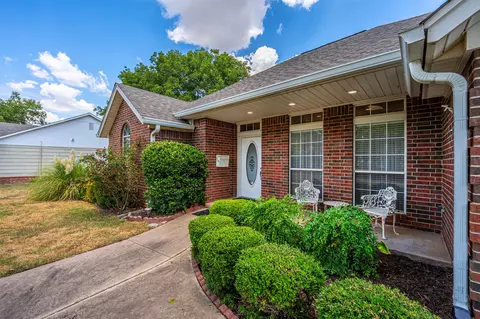 Exterior - 210 S 8th, Davis, OK 73030 photo 2 of 6