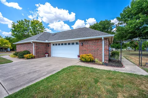 Exterior - 210 S 8th, Davis, OK 73030 photo 4 of 6