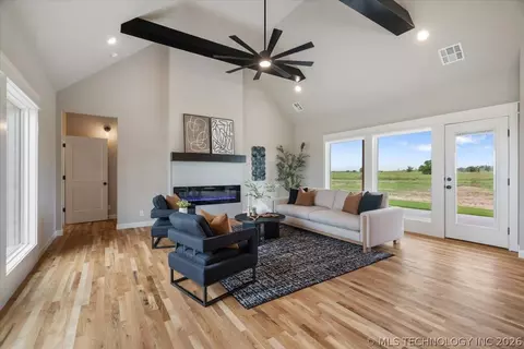 Living - 5294 Blackhawk Pl, Sperry, OK 74073 photo 1 of 2