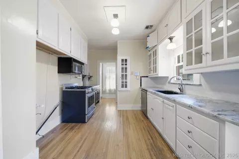Kitchen - 1844 E 16th Pl, Tulsa, OK 74104 photo 2 of 7