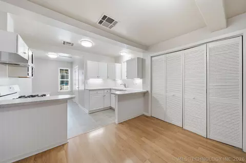 Kitchen - 1844 E 16th Pl, Tulsa, OK 74104 photo 5 of 7