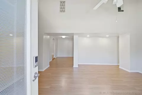 Living - 1844 E 16th Pl, Tulsa, OK 74104 photo 3 of 4