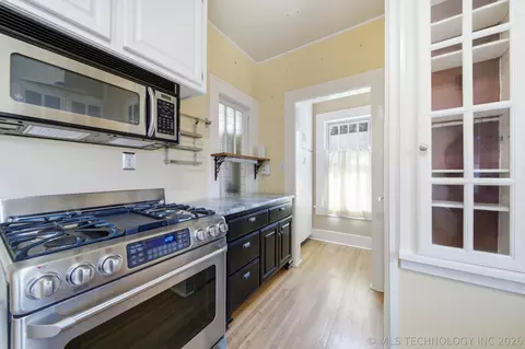 Kitchen - 1844 E 16th Pl, Tulsa, OK 74104 photo 4 of 7