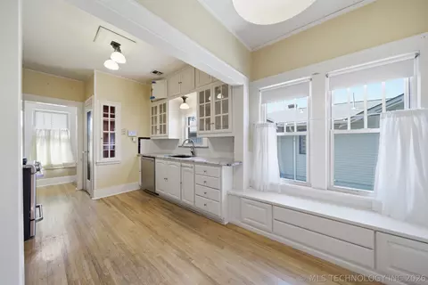 Kitchen - 1844 E 16th Pl, Tulsa, OK 74104 photo 1 of 7