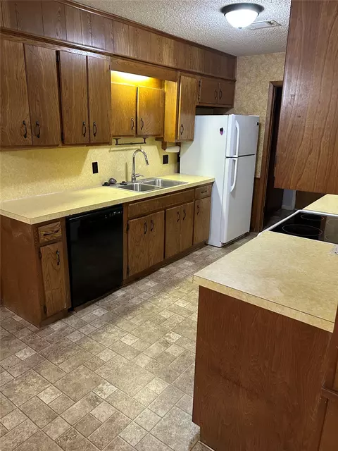Kitchen - 859 Bryan Rd, Durant, OK 74701 photo 3 of 3