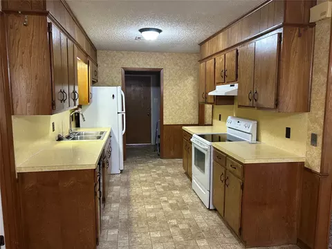 Kitchen - 859 Bryan Rd, Durant, OK 74701 photo 1 of 3