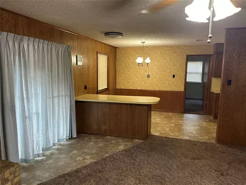 Living - 859 Bryan Rd, Durant, OK 74701 photo 4 of 5