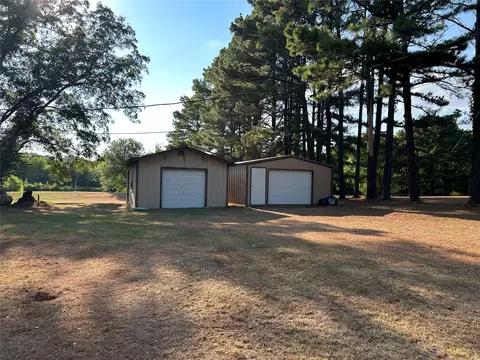 Exterior - 859 Bryan Rd, Durant, OK 74701 photo 7 of 8