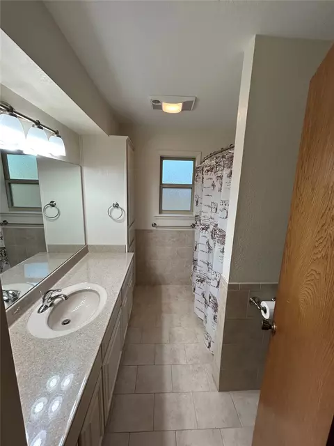 Bath - 859 Bryan Rd, Durant, OK 74701 photo 1 of 4