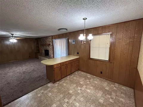 Living - 859 Bryan Rd, Durant, OK 74701 photo 5 of 5