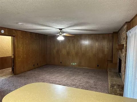 Living - 859 Bryan Rd, Durant, OK 74701 photo 2 of 5