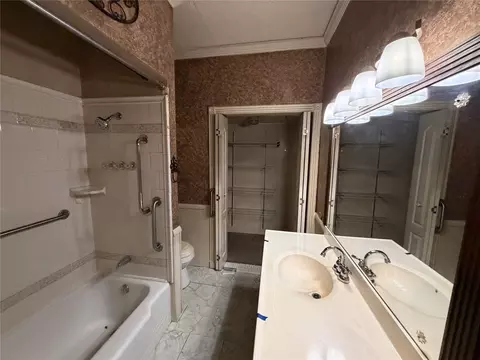 Bath - 3218 E 3rd St, Tulsa, OK 74104 photo 1 of 3