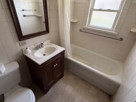 Bath - 3218 E 3rd St, Tulsa, OK 74104 photo 2 of 3