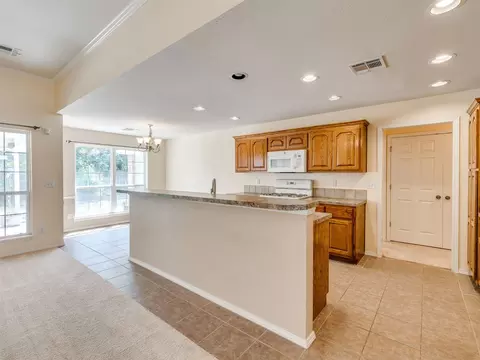 Kitchen - 21648 E 40th St S, Broken Arrow, OK 74014 photo 2 of 8