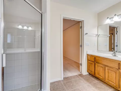 Bath - 21648 E 40th St S, Broken Arrow, OK 74014 photo 4 of 4