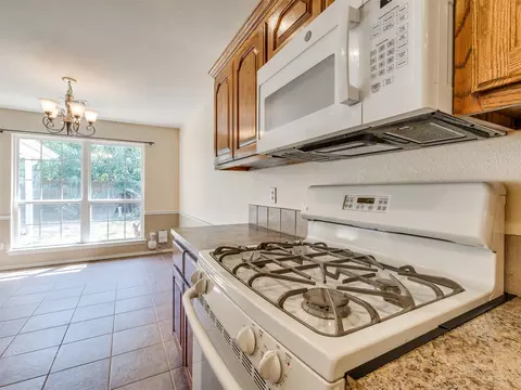 Kitchen - 21648 E 40th St S, Broken Arrow, OK 74014 photo 6 of 8