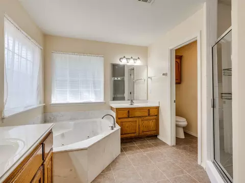 Bath - 21648 E 40th St S, Broken Arrow, OK 74014 photo 1 of 4