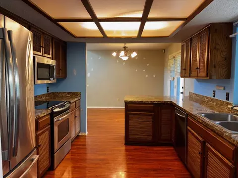 Kitchen - 8630 E 78th St, Tulsa, OK 74133 photo 2 of 2