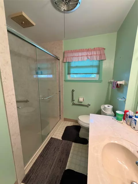 Bath - 11426 E 4th Pl, Tulsa, OK 74128 photo 2 of 3