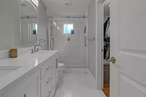 Bath - 1819 E 16th Pl, Tulsa, OK 74104 photo 1 of 2
