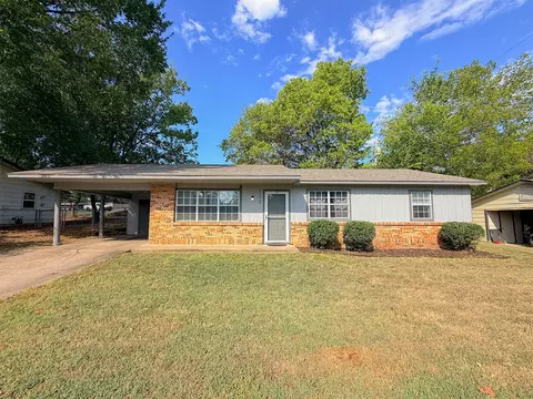 102 Kupsick St, Tahlequah, OK 74464