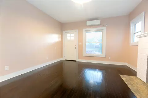 Living - 415 E Seneca, Mcalester, OK 74501 photo 3 of 4