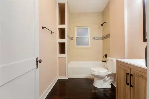 Bath - 415 E Seneca, Mcalester, OK 74501 photo 1 of 1