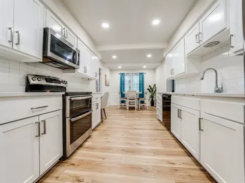 Kitchen - 3722 E 85th Pl S, Tulsa, OK 74137 photo 3 of 3