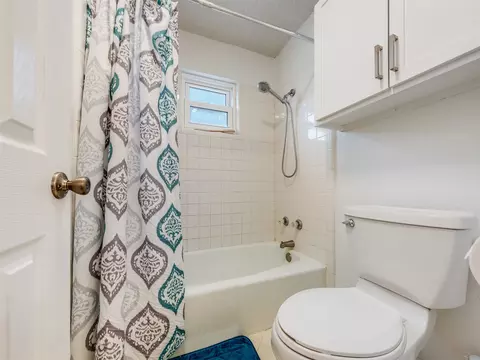 Bath - 3722 E 85th Pl S, Tulsa, OK 74137 photo 2 of 5
