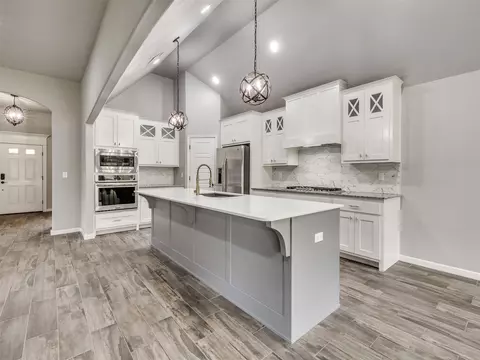 Kitchen - 1610 E Roanoke Ct, Broken Arrow, OK 74011 photo 4 of 7
