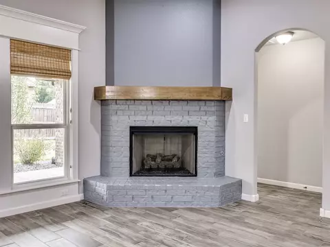 Living - 1610 E Roanoke Ct, Broken Arrow, OK 74011 photo 2 of 7