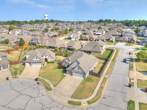 View/Area - 1610 E Roanoke Ct, Broken Arrow, OK 74011 photo 1 of 5