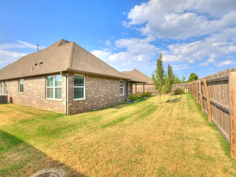 Exterior - 1610 E Roanoke Ct, Broken Arrow, OK 74011 photo 6 of 7