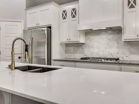 Kitchen - 1610 E Roanoke Ct, Broken Arrow, OK 74011 photo 7 of 7