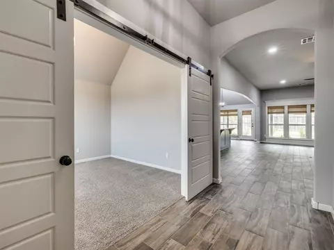 Entry Way - 1610 E Roanoke Ct, Broken Arrow, OK 74011 photo 3 of 4
