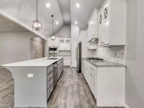 Kitchen - 1610 E Roanoke Ct, Broken Arrow, OK 74011 photo 5 of 7