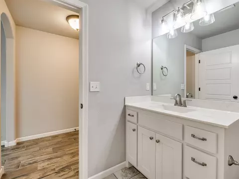 Bath - 1610 E Roanoke Ct, Broken Arrow, OK 74011 photo 6 of 6