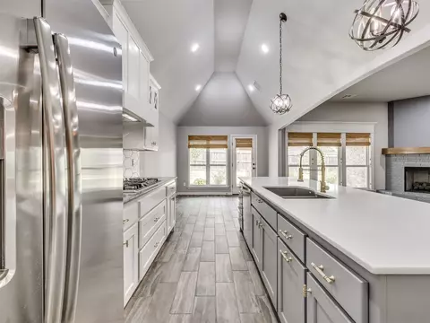 Kitchen - 1610 E Roanoke Ct, Broken Arrow, OK 74011 photo 6 of 7