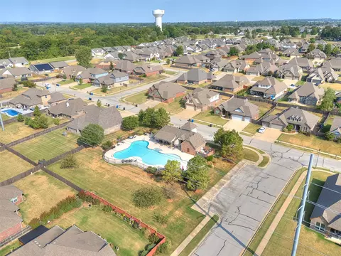 View/Area - 1610 E Roanoke Ct, Broken Arrow, OK 74011 photo 5 of 5