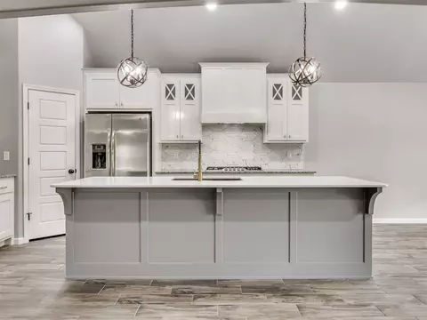 Kitchen - 1610 E Roanoke Ct, Broken Arrow, OK 74011 photo 3 of 7