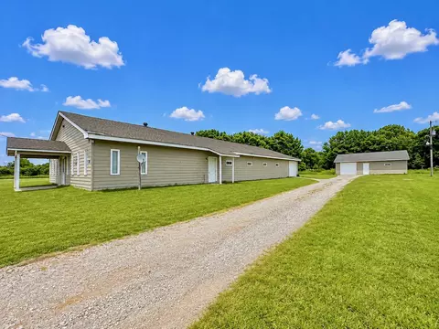 Exterior - 4550 Enos Rd, Kingston, OK 73439 photo 4 of 5