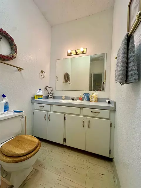 Bath - 4550 Enos Rd, Kingston, OK 73439 photo 1 of 2