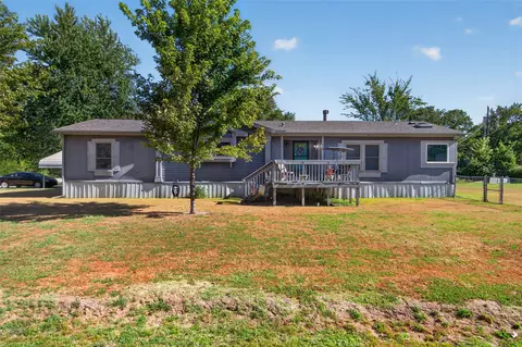 102 NE 1st St, Adair, OK 74330
