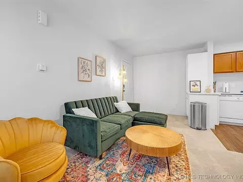 Living - 1802 E 66th Place 303, Tulsa, OK 74136 photo 3 of 3