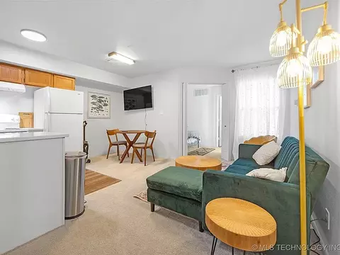 Living - 1802 E 66th Place 303, Tulsa, OK 74136 photo 1 of 3