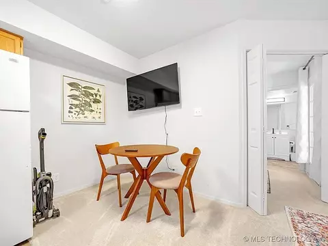 Dining - 1802 E 66th Place 303, Tulsa, OK 74136 photo 1 of 1