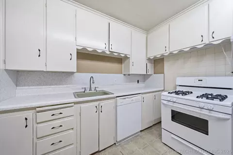 Kitchen - 4523 E 29th St, Tulsa, OK 74114 photo 3 of 4